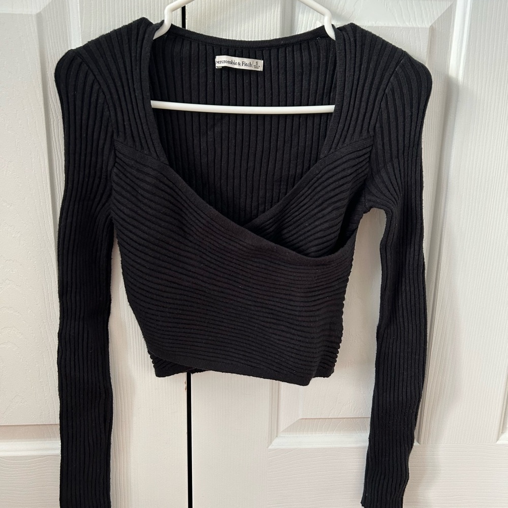 Abercrombie & Fitch Black Ribbed Crop sweater